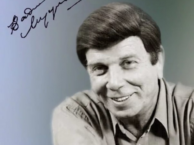 Исполнителя песни «Трус не играет в хоккей» кремировали в США